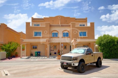 Villa en alquiler en Al Reef, Abu Dhabi, EAU 5 dormitorios, 348.4 m2 № 410388 - foto 15