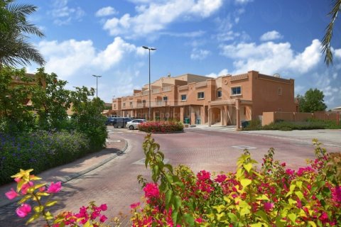 Вилла в Al Reef, Абу-Даби, ОАЭ 4 спальни, 265.3м2 № 410392