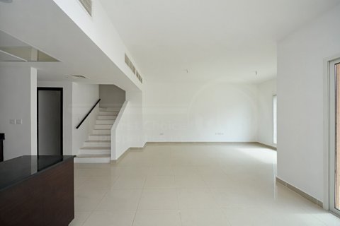 Villa uthyres i Al Reef, Abu Dhabi, UAE 4 sovrum, 265.3 kvm Nr. 410390 - fotografi 3