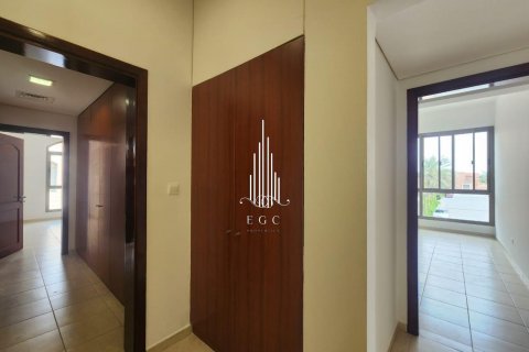 Vilă de vânzare în Abu Dhabi Gate City, Abu Dhabi, EAU 4 dormitoare, 513 mp. №504057 - poză 16
