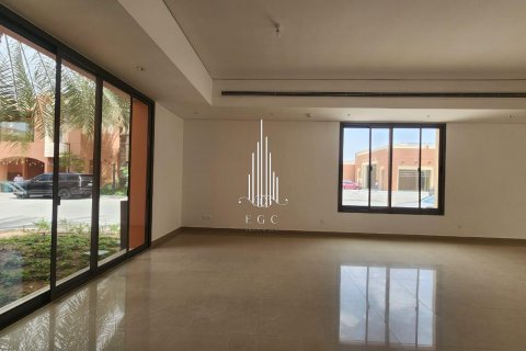 Vilă de vânzare în Abu Dhabi Gate City, Abu Dhabi, EAU 4 dormitoare, 513 mp. №504057 - poză 4