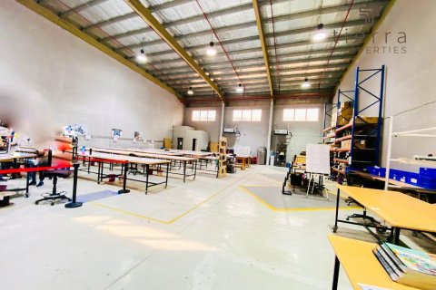 Warehouse in Al Quoz, Dubai, UAE 306.6 sq.m. № 456881