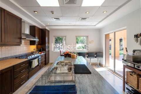 Villa till försäljning i Arabian Ranches, Dubai, UAE 7 sovrum, 690 kvm Nr. 625293 - fotografi 11