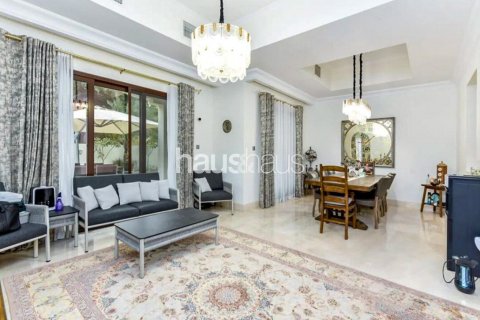 Villa en venta en Arabian Ranches, Dubai, EAU 5 dormitorios, 342 m2 № 625334 - foto 2