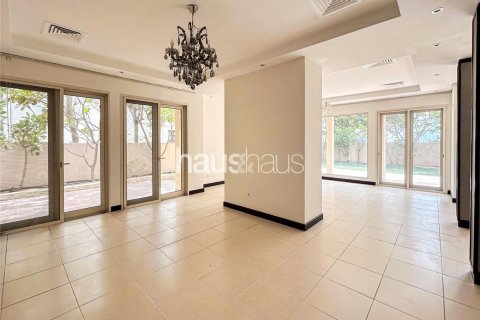 Villa itt: Arabian Ranches, Dubai, EAE, 5 hálószoba, 456 m², azonosító: 626762 - fénykép 3