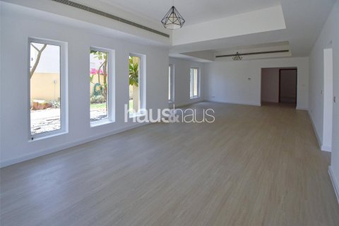 Зняти в оренду віллу в Арабиан Ранчес, Дубай, ОАЕ 5 спалень, 450м2, № 626761 - фото 2