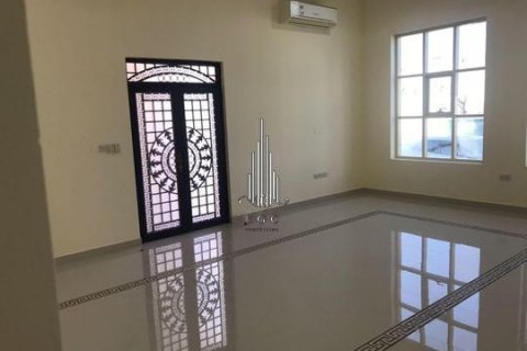 Villa itt: Khalifa City, Abu Dhabi, EAE, 7 hálószoba, 2090.3 m², azonosító: 540661 - fénykép 9
