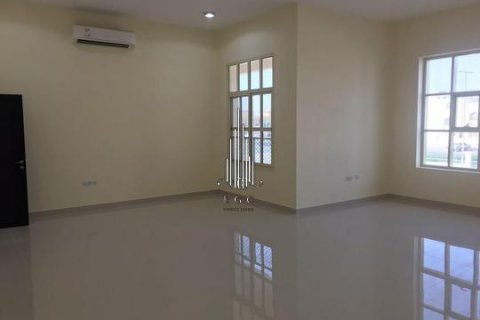Villa itt: Khalifa City, Abu Dhabi, EAE, 7 hálószoba, 2090.3 m², azonosító: 540661 - fénykép 6