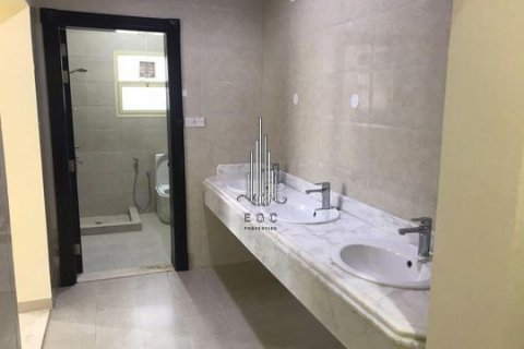 Villa itt: Khalifa City, Abu Dhabi, EAE, 7 hálószoba, 2090.3 m², azonosító: 540661 - fénykép 20