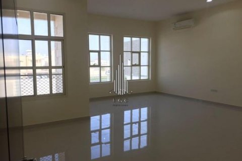 Villa itt: Khalifa City, Abu Dhabi, EAE, 7 hálószoba, 2090.3 m², azonosító: 540661 - fénykép 15
