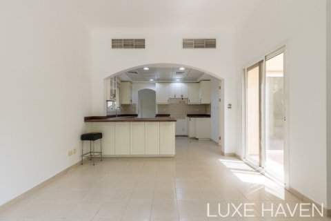 Vilă de închiriat în Meadows, Dubai, EAU 4 dormitoare, 374.31 mp.  №394081 - poză 3