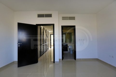 Villa à louer à Abu Dhabi, EAU 3 chambres, 225.2 m2 № 410459 - photo 8