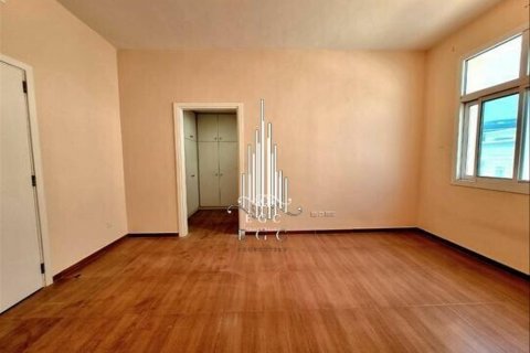 Villa à louer à Khalifa City, Abu Dhabi, EAU 4 chambres, 696.8 m2 № 535062 - photo 23