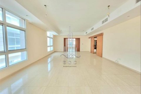Villa à louer à Khalifa City, Abu Dhabi, EAU 4 chambres, 696.8 m2 № 535062 - photo 17