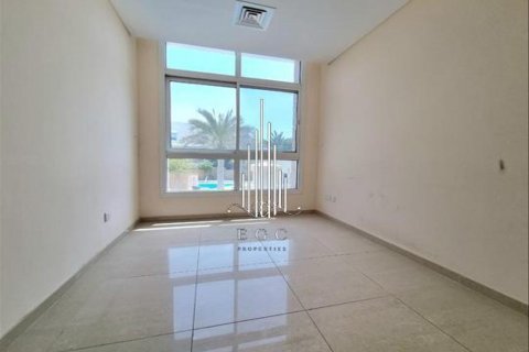 Villa à louer à Khalifa City, Abu Dhabi, EAU 4 chambres, 696.8 m2 № 535062 - photo 9