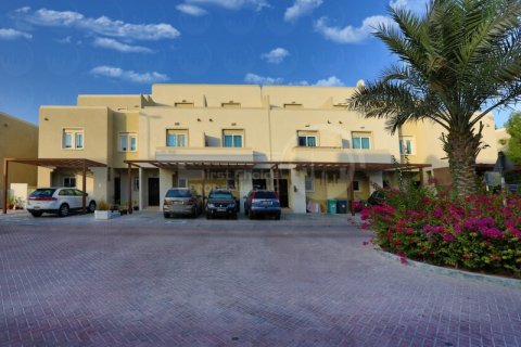 Вилла в Al Reef, Абу-Даби, ОАЭ 5 спален, 348.4м2 № 410453