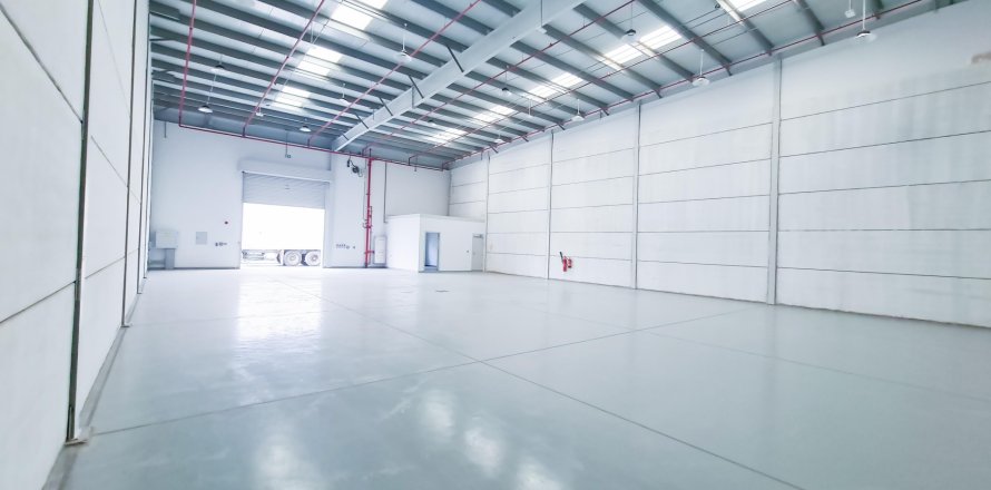 Entrepôt à RAK FTZ, Ras Al Khaimah, EAU: 400 m2 № 551785