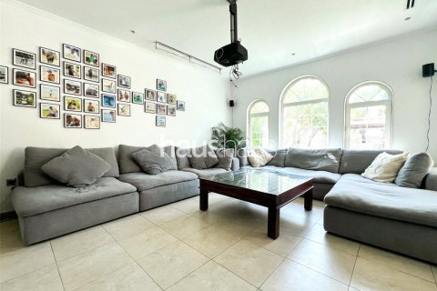 Villa te huur in Jumeirah Park, Dubai, VAE 3 slaapkamers, 285 vr.m., nr 626430 - foto 3