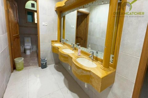 Vila u gradu Al Dhait, Ras Al Khaimah, UAE 10 spavaće sobe, 1114.8 m2 Br. 588652 - Slika 20