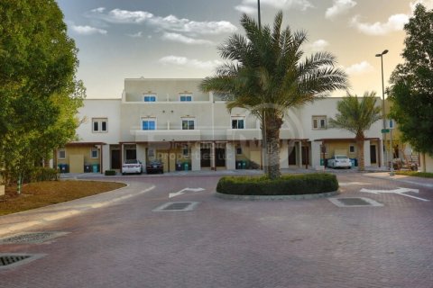 Вилла в Al Reef, Абу-Даби, ОАЭ 3 спальни, 225.2м2 № 410651