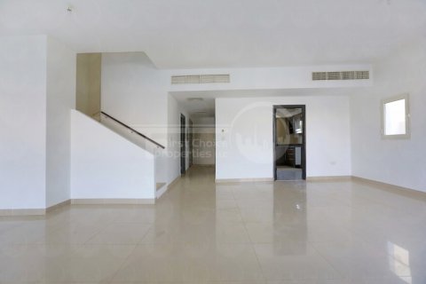 Villa à louer à Al Reef, Abu Dhabi, EAU 5 chambres, 348.4 m2 № 410652 - photo 4