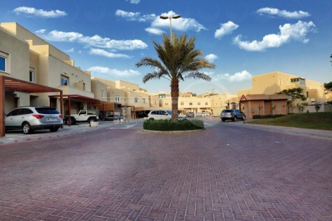 Villa à louer à Al Reef, Abu Dhabi, EAU 5 chambres, 348.4 m2 № 410652 - photo 2