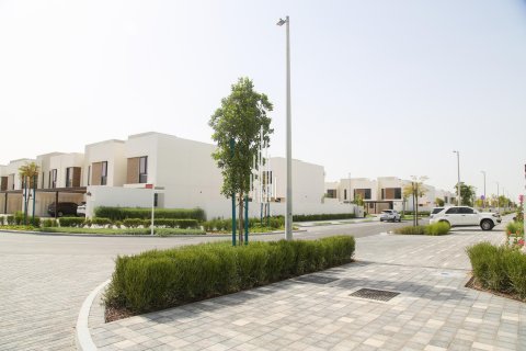 Townhouse de închiriat în Yas Island, Abu Dhabi, EAU 3 dormitoare, 162.9 mp.  №533277 - poză 3