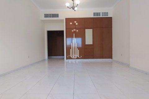 Apartment i Al Najda Street, Abu Dhabi, UAE 3 soveværelser, 195.1 kvm № 578699