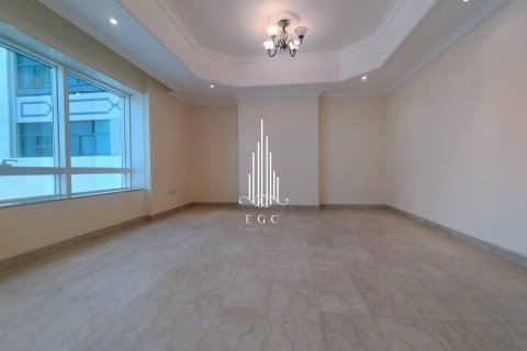 Appartamento in affitto a Al Najda Street, Abu Dhabi, EAU 3 camere da letto, 195.1 mq. № 578699 - foto 2