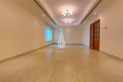 Appartamento in affitto a Al Najda Street, Abu Dhabi, EAU 3 camere da letto, 195.1 mq. № 578699 - foto 5