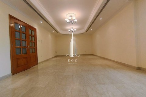 Appartamento in affitto a Al Najda Street, Abu Dhabi, EAU 3 camere da letto, 195.1 mq. № 578699 - foto 7