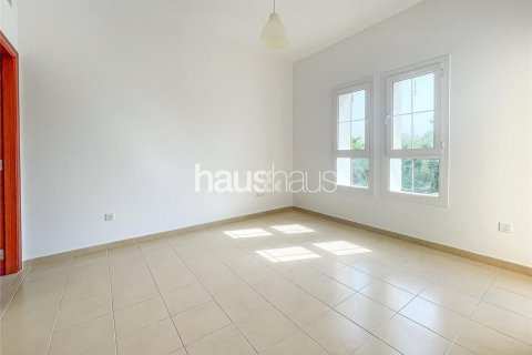 The Lakes, Dubai, UAE의 판매용 빌라 침실 3개, 244제곱미터 번호 625936 - 사진 9