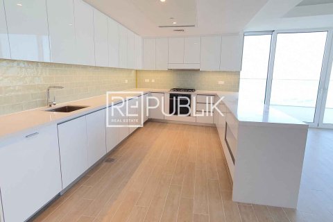 Квартира в MAYAN на Остров Яс, Абу-Даби, ОАЭ 4 спальни, 279.6м2 № 252331