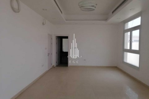 Villa à Mohamed Bin Zayed City, Abu Dhabi, EAU: 4 chambres, 511 m2 № 533236