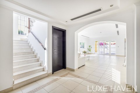 Vilă de închiriat în Jumeirah Park, Dubai, EAU 3 dormitoare, 327.67 mp.  №412237 - poză 2