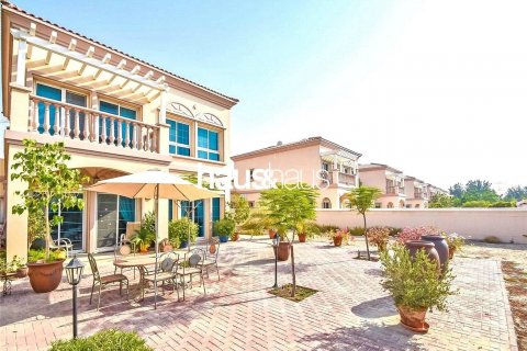 Villa Jumeirah Village Triangle, Dubaijā, AAE 2 istabas, 250 m2 Nr. 625167