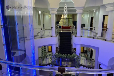Villa in affitto a Emirates Hills, Dubai, EAU 7 camere da letto, 1723.7 mq. № 547936 - foto 3