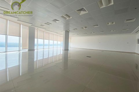 Bureau à louer à Ras Al Khaimah, EAU 185.8 m2 № 588815 - photo 2