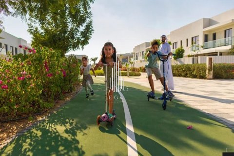 Rijtjeshuis te koop in Yas Island, Abu Dhabi, VAE 3 slaapkamers, 377.7 vr.m., nr 550338 - foto 7