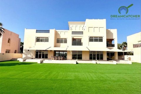 Villa itt: Al Hamra Village, Ras Al Khaimah, EAE, 5 hálószoba, 626.5 m², azonosító: 588436 - fénykép 2
