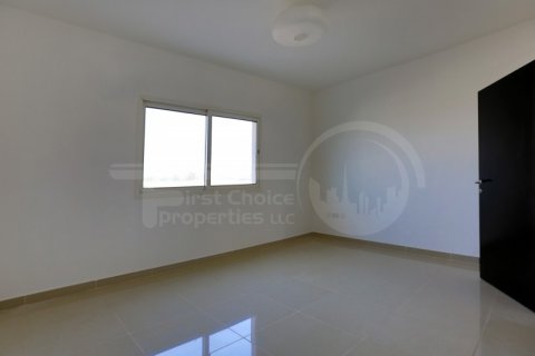 Villa te huur in Al Reef, Abu Dhabi, VAE 3 slaapkamers, 225.2 vr.m., nr 410432 - foto 7