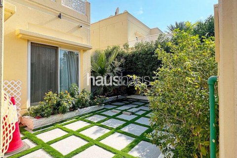Vila di Meadows, Dubai, UAE 4 bilik tidur, 381 meter persegi № 626690 - foto 10