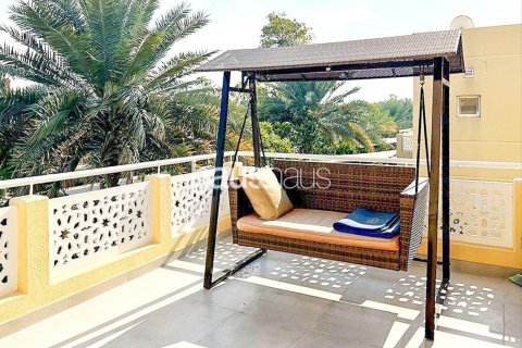 Vila di Meadows, Dubai, UAE 4 bilik tidur, 381 meter persegi № 626690 - foto 12