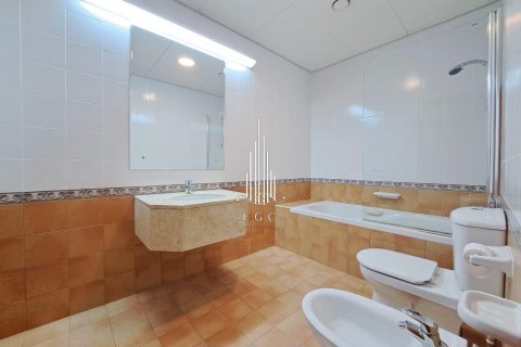 Apartment til leje i Tourist Club Area, Abu Dhabi, UAE 4 soveværelser, 291.9 kvm № 533243 - foto 6