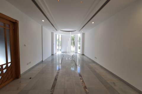 Villa in Abu Dhabi, UAE 7 bedrooms, 696.8 sq.m. № 499985 - photo 3