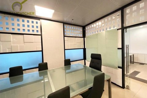 Oficina en alquiler en Ras Al Khaimah, EAU 185.8 m2 № 588519 - foto 9