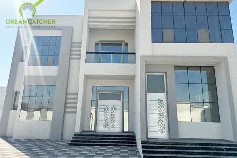 Villa en Al Qusaidat, Ras Al Khaimah, EAU 5 dormitorios, 650.3 m² № 588446