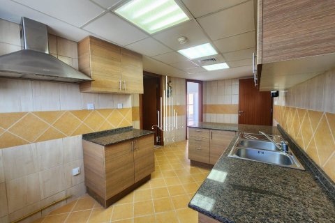 Снять в аренду квартиру в Al Khalidiya, Абу-Даби, ОАЭ 2 спальни, 102м2, № 572789 - фото 7