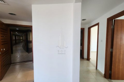 Снять в аренду квартиру в Al Khalidiya, Абу-Даби, ОАЭ 2 спальни, 102м2, № 572789 - фото 3