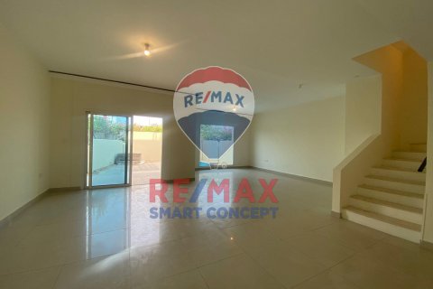 Villa à louer à Al Reef, Abu Dhabi, EAU 5 chambres, 273.3 m2 № 533654 - photo 4
